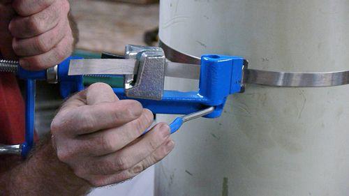 La fermeture éclair bleue d'acier inoxydable attache l'outil d'installation, outil durable de serre-câble en métal